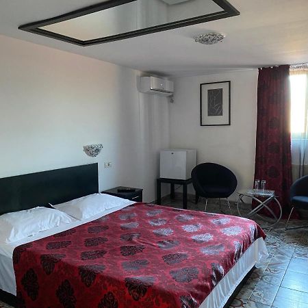 Motel Valentina Ion Roată Eksteriør billede
