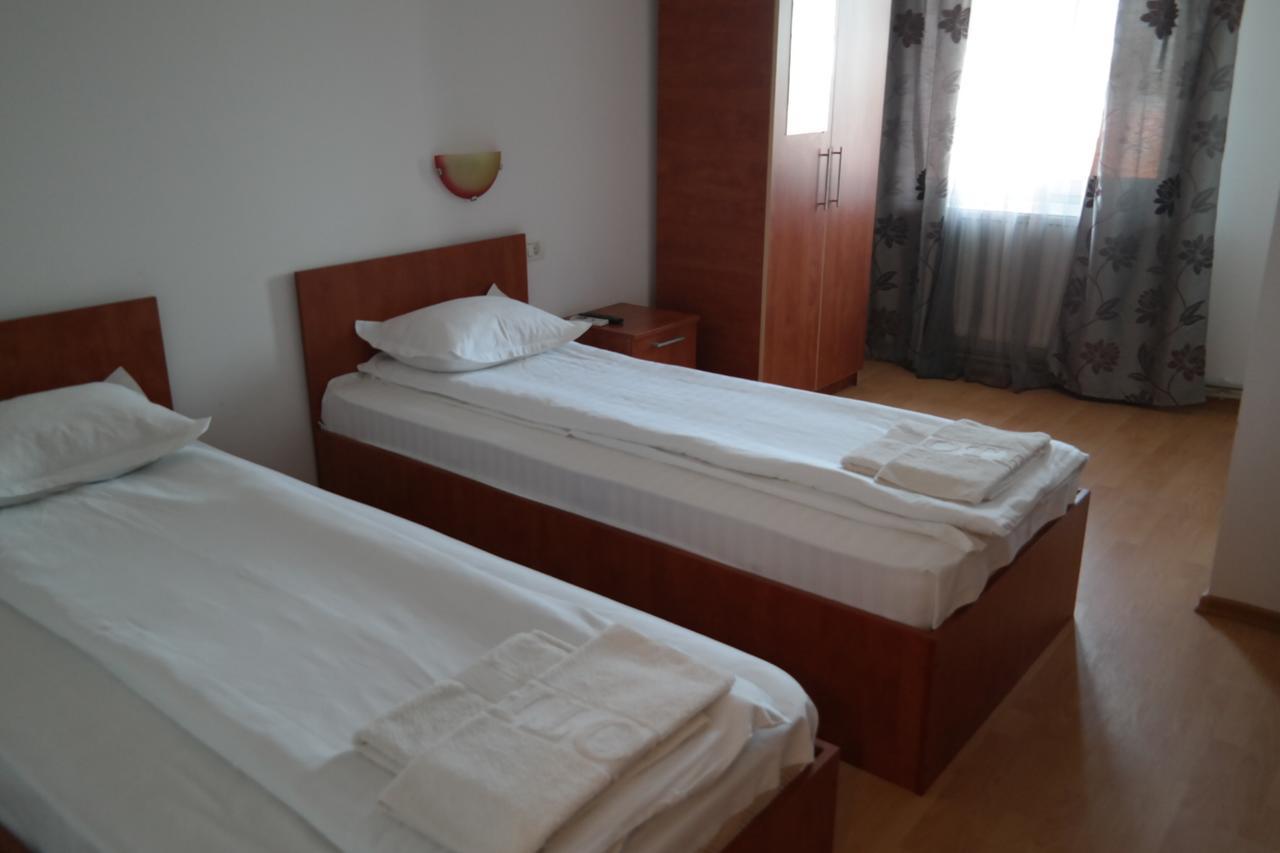 Motel Valentina Ion Roată Eksteriør billede